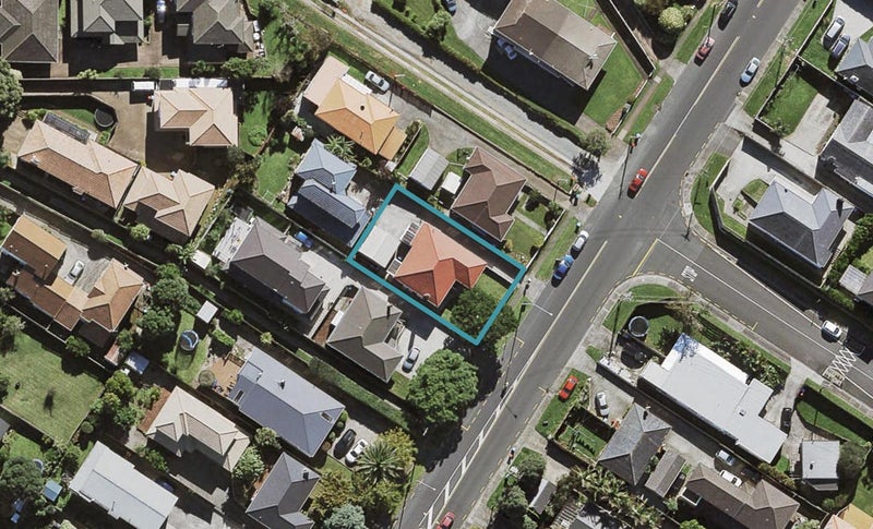 41 Hayr Road, Three Kings, Auckland - Carousel 1