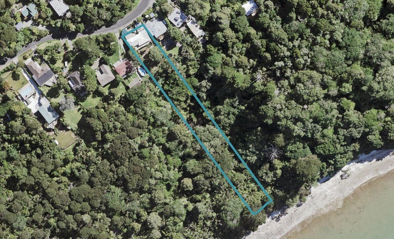 6 Kauri Point Road, Laingholm, Auckland - Carousel 1