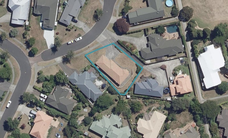 6 Leander Place, Flagstaff, Hamilton - Carousel 1