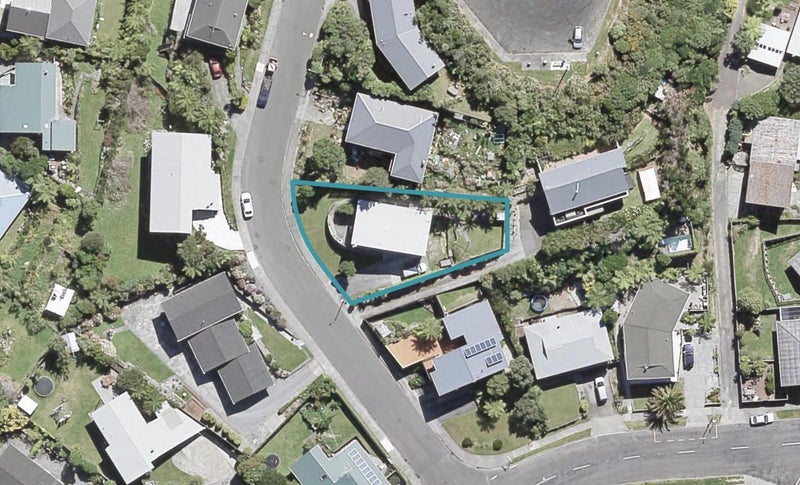 8 Honeysuckle Grove, Maungaraki, Lower Hutt - Carousel 1
