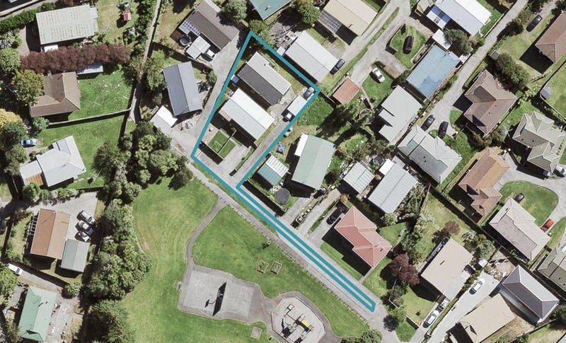 42 Starforth Place, Henderson, Auckland - Carousel 1