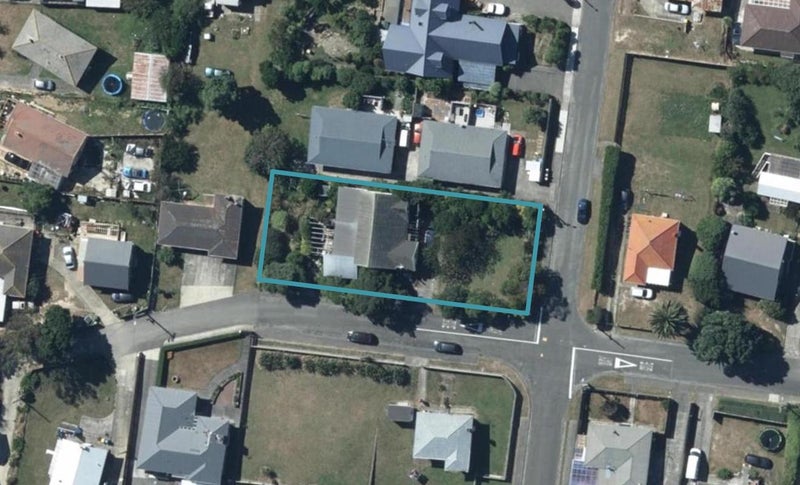 18 Nohorua Street, Takapuwahia, Porirua - Carousel 1
