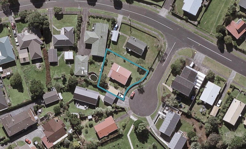 4 Milne Place, Merrilands, New Plymouth - Carousel 1