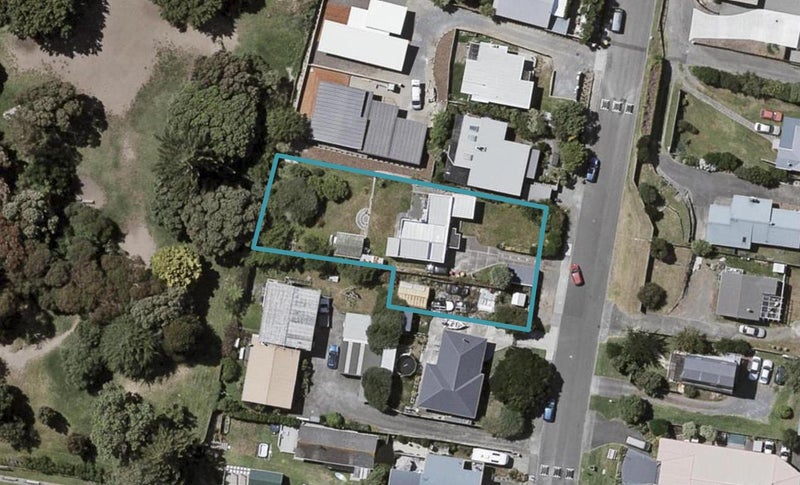 36 Bluegum Road, Paraparaumu Beach, Paraparaumu - Carousel 1