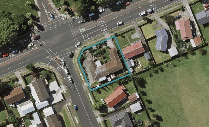 2/67 Te Irirangi Drive, Clover Park, Auckland - Carousel 1
