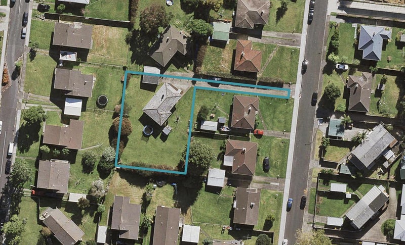 64 Greenslade Crescent, Northcote, Auckland - Carousel 1