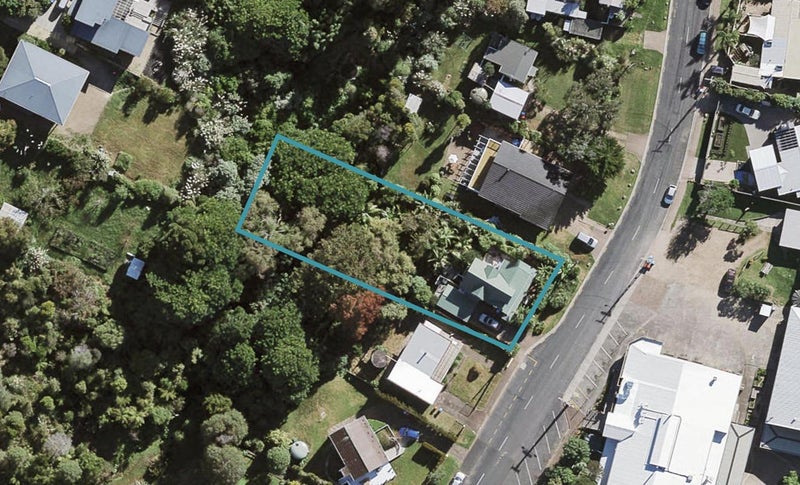 7 Korora Road, Oneroa, Waiheke Island - Carousel 1