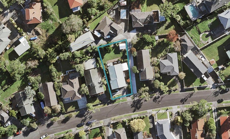 15 Dallas Place, New Windsor, Auckland - Carousel 1