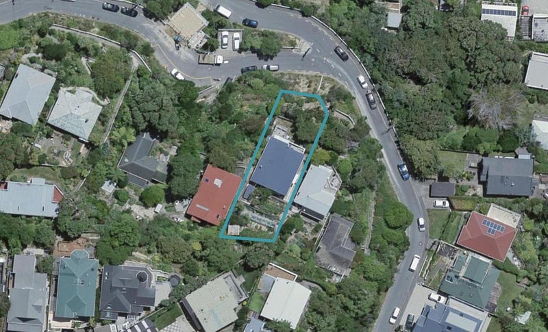 2 Durham Crescent, Aro Valley, Wellington - Carousel 1
