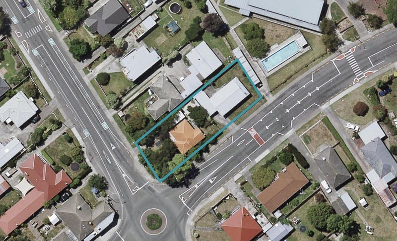 1102 Willowpark Road North, Mayfair, Hastings - Carousel 1