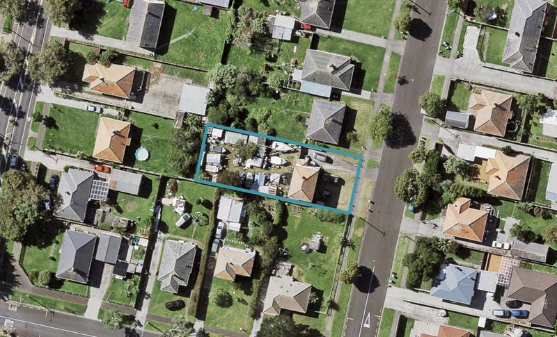 21 Kawiti Avenue, Point England, Auckland - Carousel 1