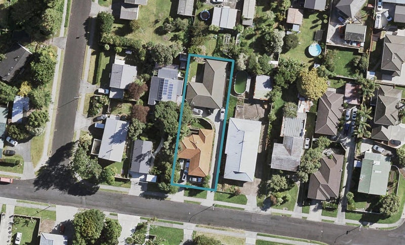 31 McInnes Road, Weymouth, Auckland - Carousel 1