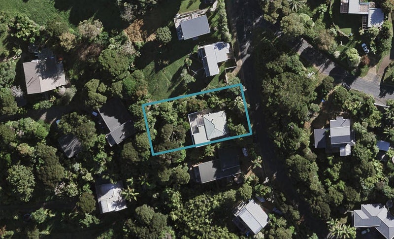 13 Bay Road, Ostend, Waiheke Island - Carousel 1