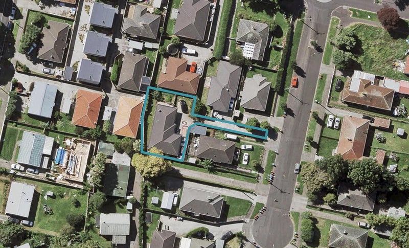 35 Ropata Avenue, Point England, Auckland - Carousel 1