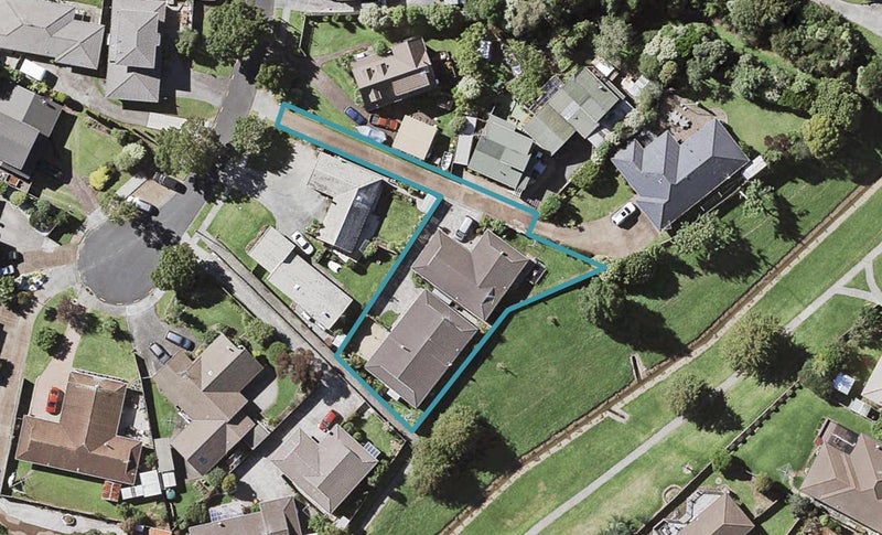 1/10 Kallaroo Place, Botany Downs, Auckland - Carousel 1