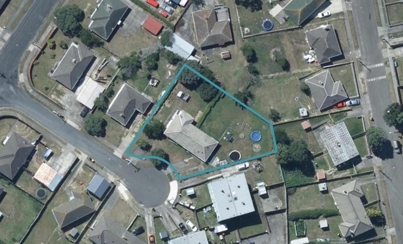 5 Dumont Place, Cannons Creek, Porirua - Carousel 1