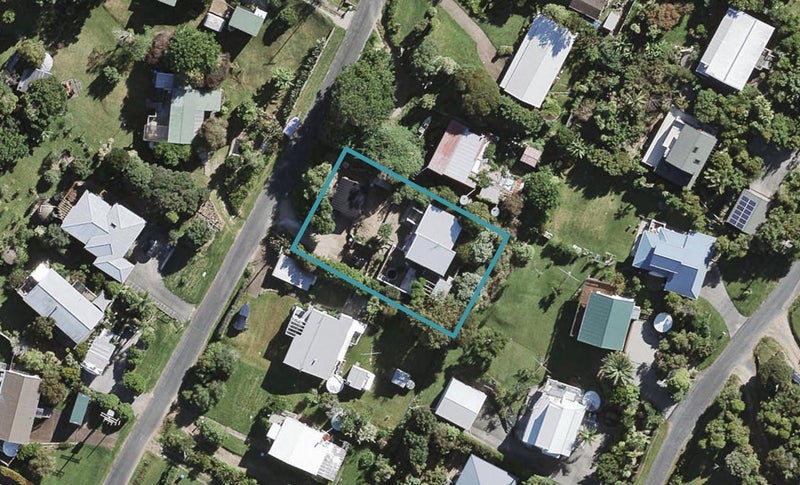 22 Kiwi Street, Oneroa, Waiheke Island - Carousel 1