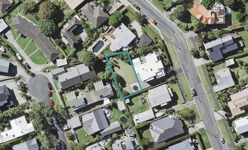 31A Merani Street, Narrow Neck, Auckland - Carousel 1