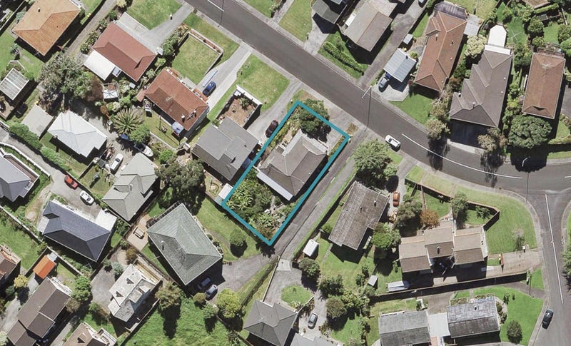 13 Pakira Avenue, Glendene, Auckland - Carousel 1
