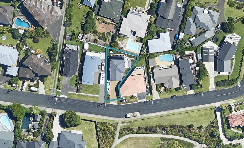 15 Lemon Grove Avenue, Otumoetai, Tauranga - Carousel 1