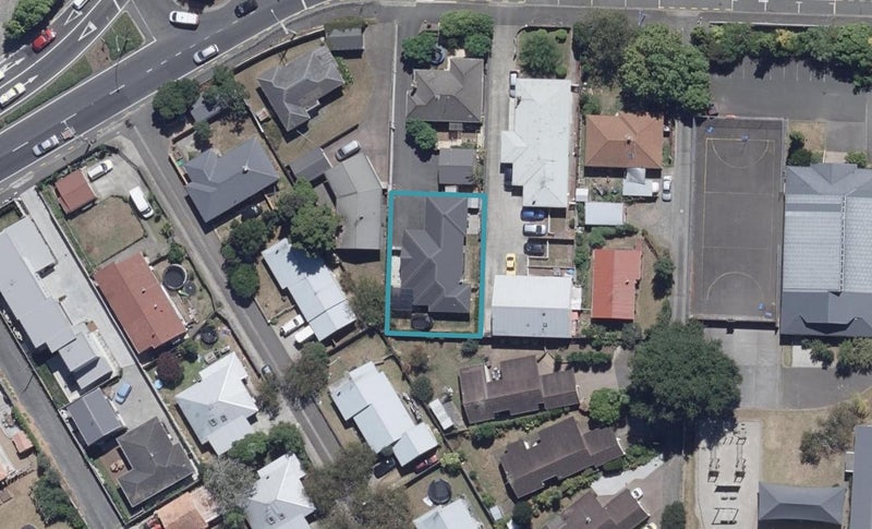 212A Cambridge Road, Hillcrest, Hamilton - Carousel 1