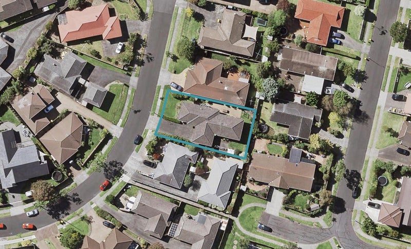 25 Britannia Place, Half Moon Bay, Auckland - Carousel 1