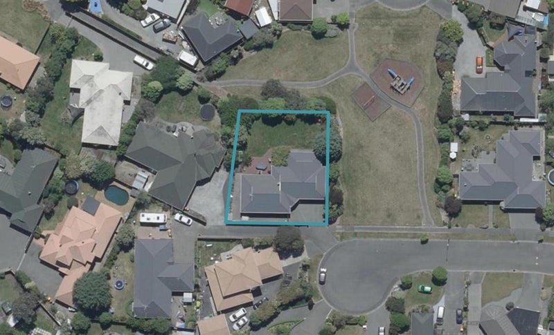 8 Copperfield Close, Parklands, Christchurch - Carousel 1