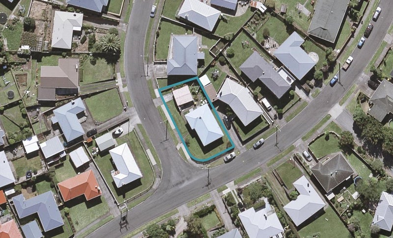2 Rospeath Crescent, Spotswood, New Plymouth - Carousel 1
