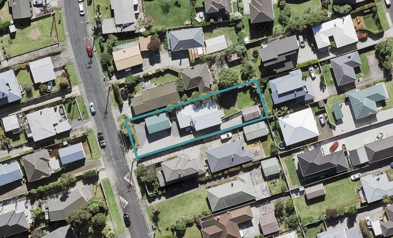 35 Titoki Street, Te Atatu Peninsula, Auckland - Carousel 1