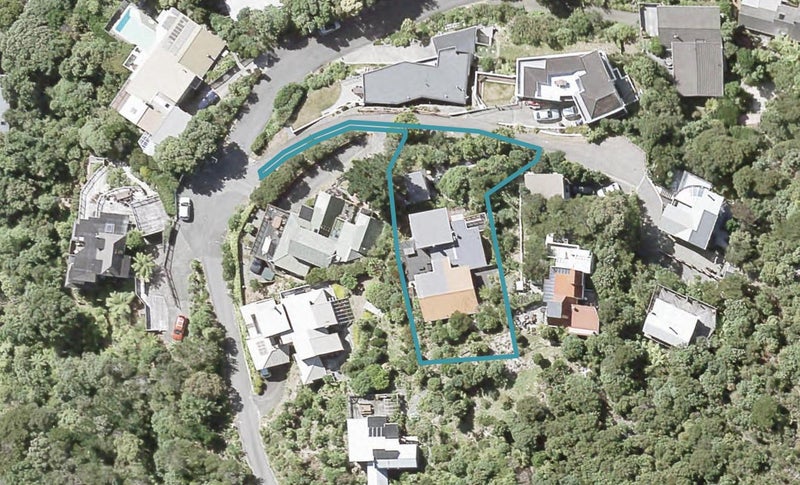 8 Latham Road, York Bay, Lower Hutt - Carousel 1