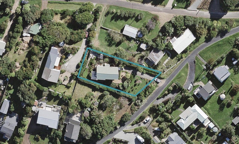 17 Marama Avenue, Surfdale, Waiheke Island - Carousel 1