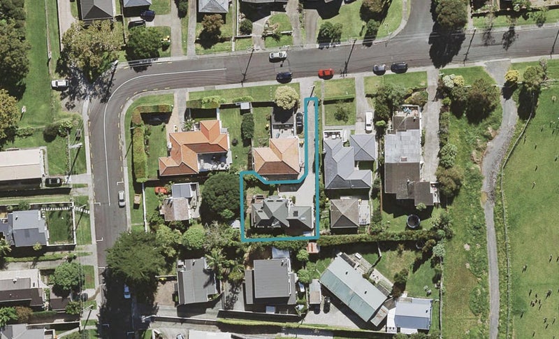 29 Gladstone Road, Northcote, Auckland - Carousel 1