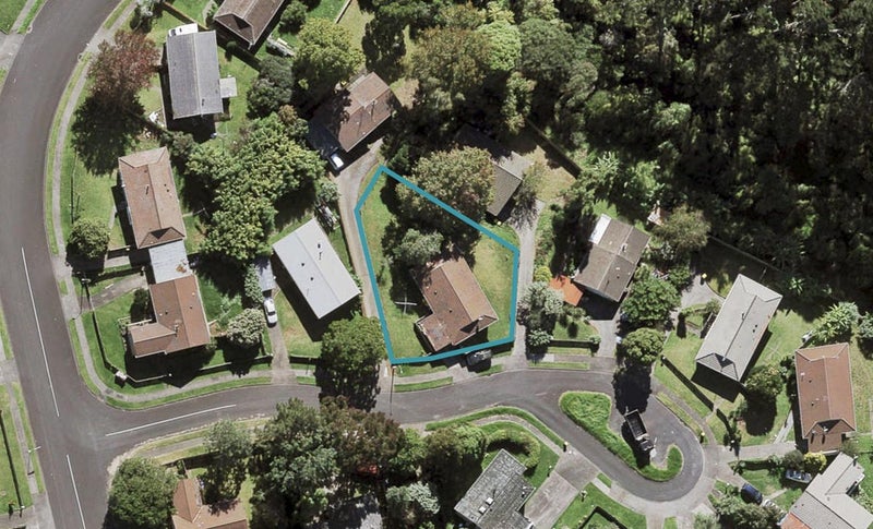 8 Cecil Beatt Place, West Harbour, Auckland - Carousel 1