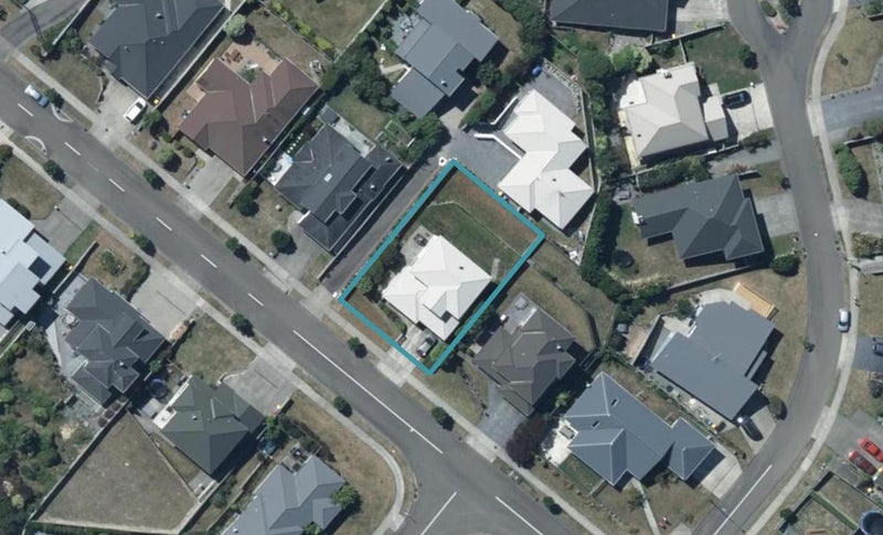 35 Te Puia Drive, Aotea, Porirua - Carousel 1