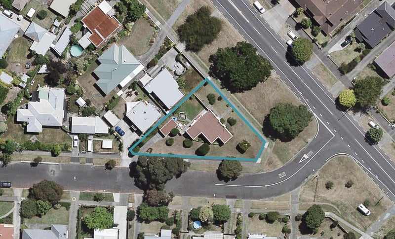 32 Georges Drive, Napier South, Napier - Carousel 1