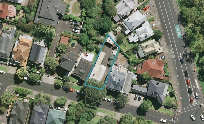 2/50 Carlton Gore Road, Grafton, Auckland - Carousel 1