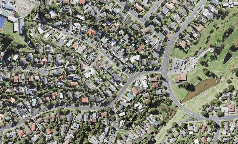 4 King Richard Place, Browns Bay, Auckland - Carousel 1
