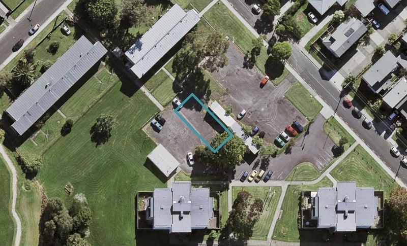 4 Awataha Drive, Northcote, Auckland - Carousel 1