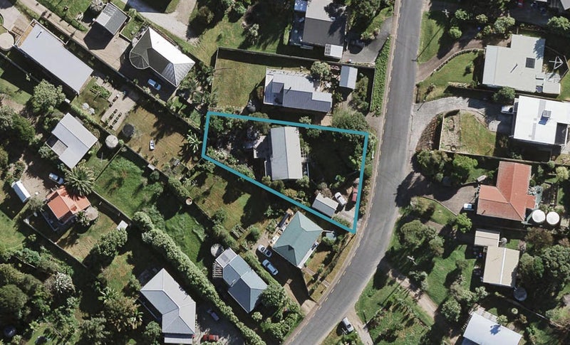 25 Jellicoe Parade, Surfdale, Waiheke Island - Carousel 1