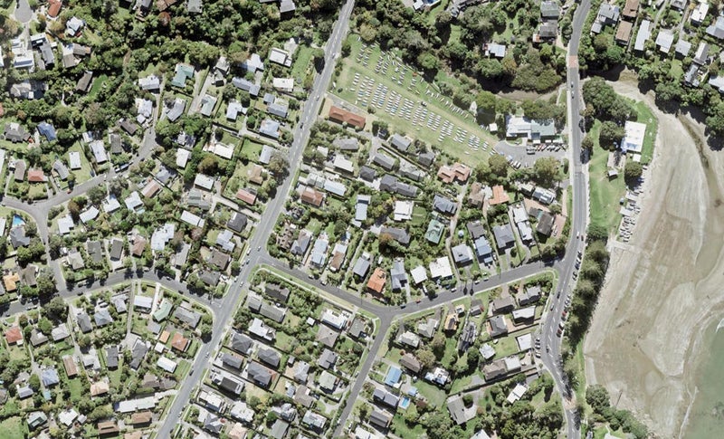 31 Ellangowan Road, Waiake, Auckland - Carousel 1