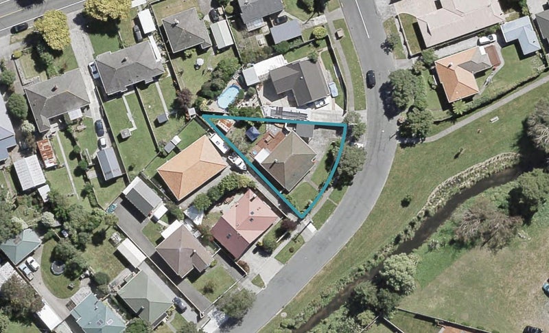 519 Riverside Drive, Fairfield, Lower Hutt - Carousel 1
