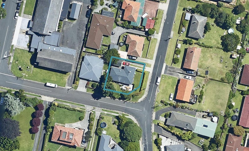 29 Pine Avenue, Otumoetai, Tauranga - Carousel 1
