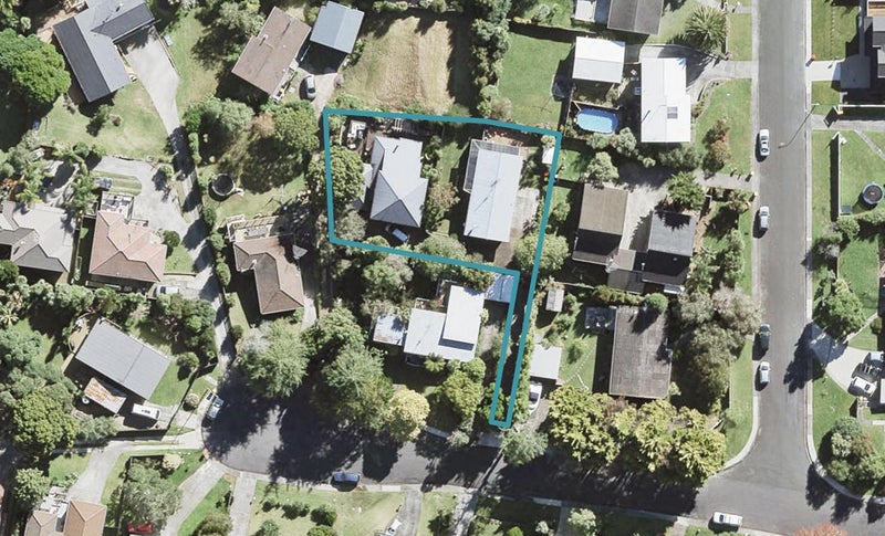 2/31 Holt Avenue, Torbay, Auckland - Carousel 1