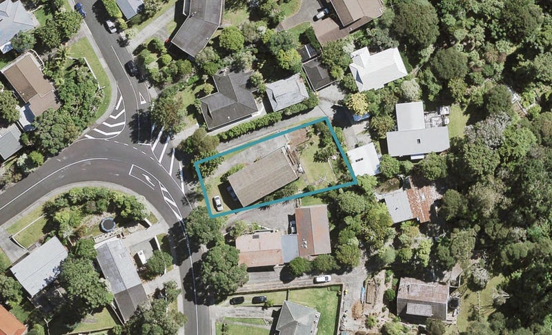 85 Daffodil Street, Titirangi, Auckland - Carousel 1
