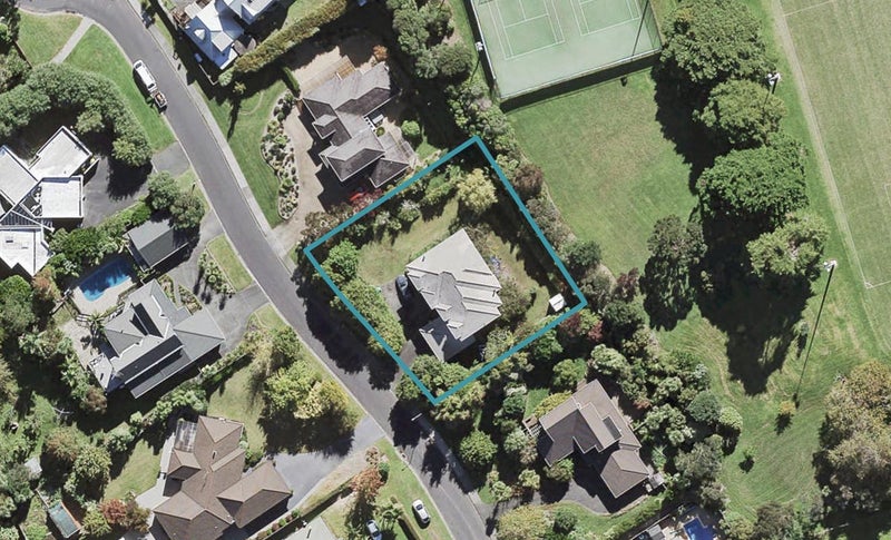 26 Waipuia Place, Greenhithe, Auckland - Carousel 1