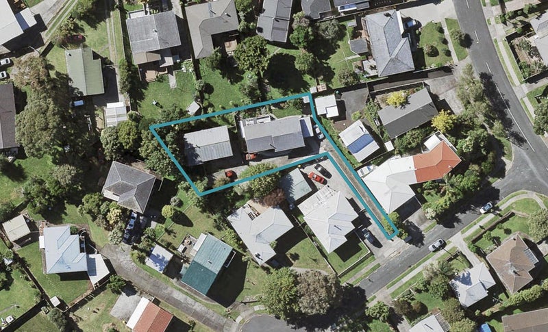 1/3 De Thiery Place, Pakuranga Heights, Auckland - Carousel 1