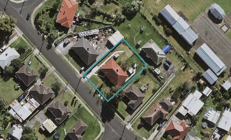 29 Ashton Avenue, Ōtara, Auckland - Carousel 1
