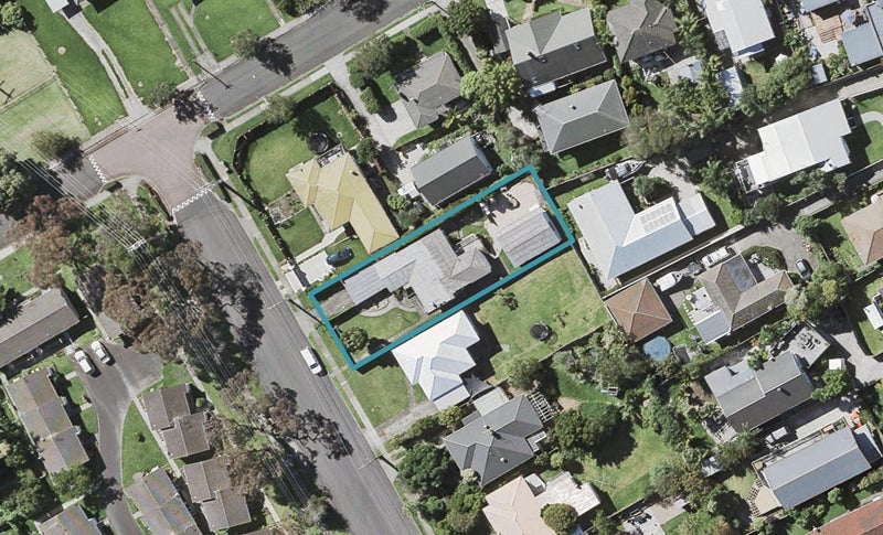 15 Preston Avenue, Belmont, Auckland - Carousel 1