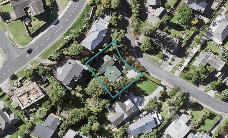 1A Tui Vale Road, Shelly Park, Auckland - Carousel 1