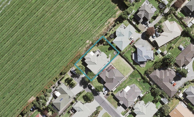 25 Brittany Drive, Henderson, Auckland - Carousel 1